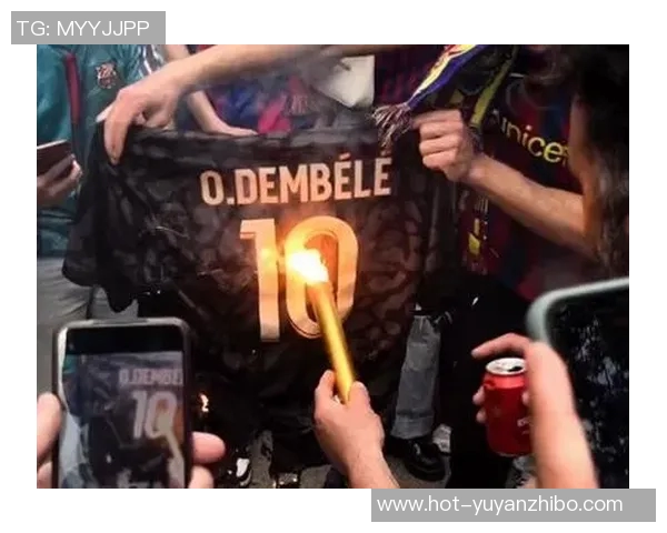 巴萨球员遭巴列卡诺球迷辱骂：滚出去，这儿不收你们的球衣！